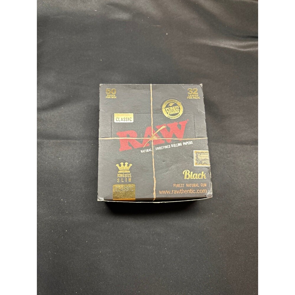 RAW Black Classic King Size Slim Rolling Papers